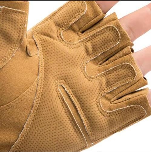 Gants Tactiques de Protection Robustes et Polyvalents

Protégez vos mains sans compromettre votre dextérité !