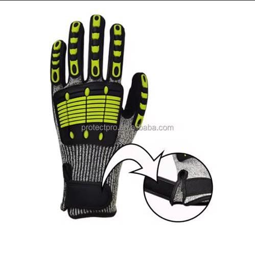 Gants Tactiques de Protection Robustes et Polyvalents

Protégez vos mains sans compromettre votre dextérité !