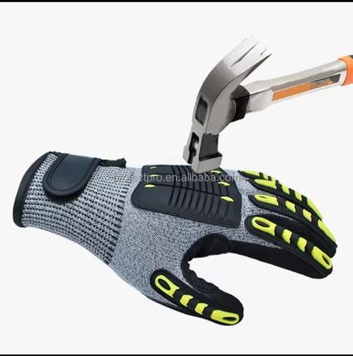 Gants Tactiques de Protection Robustes et Polyvalents

Protégez vos mains sans compromettre votre dextérité !